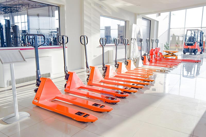 pallet trucks used for safe lifting