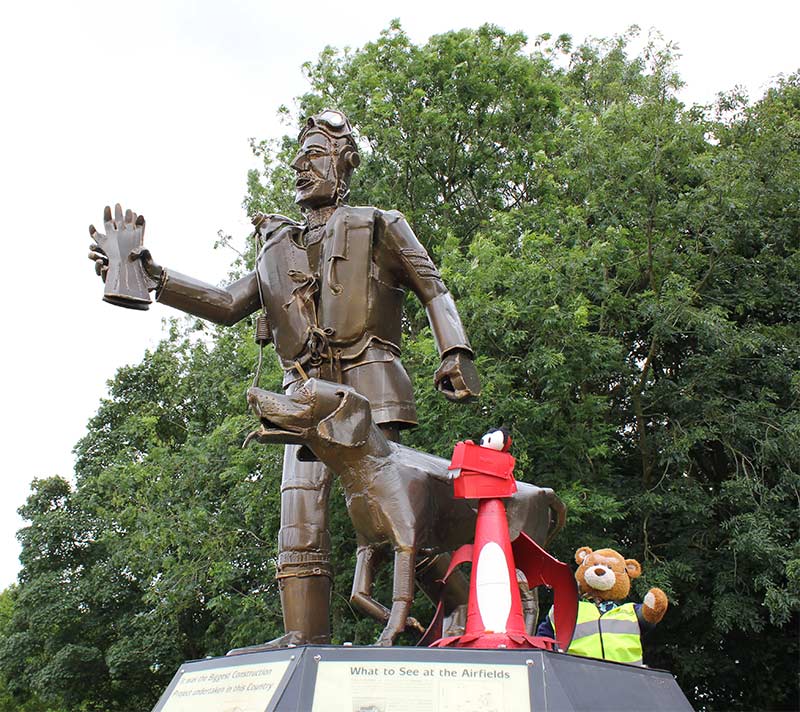 A Paul Richardson sculpture of an American Second World War pilot with his dog